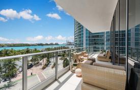 Комфортабельные апартаменты с частными лифтами, террасой и видом на залив в здании с бассейном и тренажерным залом, Майами-Бич, США за 3 010 000 €