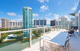 Отремонтированная угловая квартира с видом на океан в Майами-Бич, Флорида, США за 1 636 000 €