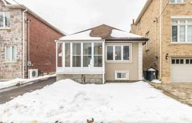 Дом в городе в Этобико, Торонто, Онтарио,  Канада за C$1 119 000