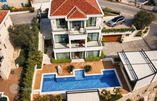 3-комнатная вилла 450 м² в городе Будва за 2 300 000 €