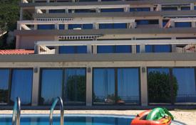 Вилла с апартаментами, двумя бассейнами и видом на море, Близикуче, Черногория за 2 000 000 €