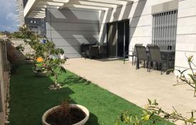 Современные апартаменты с террасой, садом и видом на город в светлой резиденции, Нетания, Израиль за $720 000