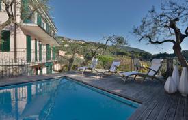 Вилла с бассейном, садом и панорамным видом на море рядом с пляжем, Леричи, Италия за 6 900 € в неделю