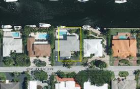 Комфортабельная вилла с бассейном, парковкой, частным доком, террасой и видом на залив, Корал Гейблс, США за $2 477 000