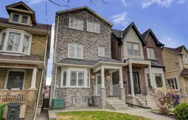 Дом в городе в Олд Торонто, Торонто, Онтарио,  Канада за C$1 934 000