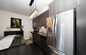 Квартира в Квинсвей, Торонто, Онтарио,  Канада за C$733 000