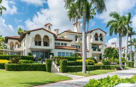 Четырехкомнатные дизайнерские апартаменты с видом на причал и океан в Фишер Айленд, Флорида, США за 2 758 000 €