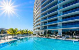 Светлые апартаменты с видом на канал в резиденции на первой линии от пляжа, Авентура, Флорида, США за $1 344 000