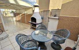 Дуплекс-таунхаус с парковочным местом, зоной барбекю и террасой на крыше, Аликанте за 130 000 €