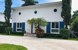 Уютный коттедж с садом, задним двором и зоной отдыха, Майами-Бич, США за $2 150 000