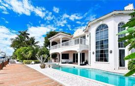 Комфортабельная вилла с задним двором, бассейном, террасой и гаражом, Форт-Лодердейл, США за $2 400 000