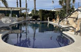 Вилла с большим участком и частным бассейном за 400 000 €