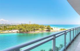 Солнечная трехкомнатная квартира на первой линии от океана в Бал Харборе, Флорида, США за 1 736 000 €