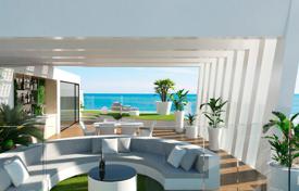 Апартаменты на первой линии моря с частным солярием и видом на море в 50 м от моря в Ла Манге за 800 000 €