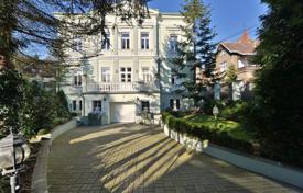 Эксклюзивная вилла с 3 квартирами в Теплице, Устецкий край, Чехия за 665 000 €