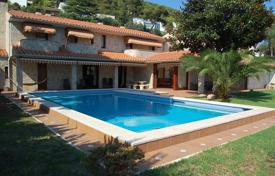 Вилла с видом на море с садом, бассейном и гаражом, 100 метров от пляжа, Бланес, Жирона, Испания за 3 960 € в неделю