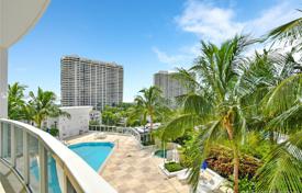 Комфортабельные апартаменты с видом на бассейн в резиденции на первой линии от пляжа, Авентура, Флорида, США за 878 000 €