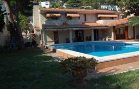 Вилла с садом, бассейном, гаражом, 100 метров до пляжа, Бланес, Жирона, Испания за 5 300 € в неделю