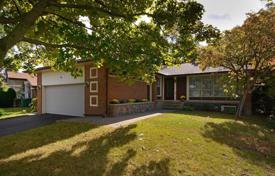 Дом в городе в Этобико, Торонто, Онтарио,  Канада за C$1 096 000