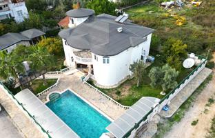 10-комнатная вилла 380 м² в Кадрие за 74 408 000 TRY
