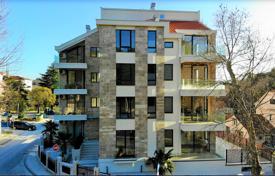 Апартаменты с террасой и видом на парк в 100 м от моря, в самом сердце города, Тиват, Черногория за 360 000 €