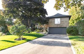 Дом в городе в Этобико, Торонто, Онтарио,  Канада за C$1 882 000