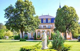 Исторический замок с бассейном и садами, Тулуза, Франция за 1 600 000 €