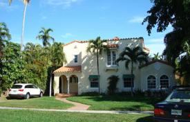Уютный прекрасно отремонтированный коттедж с садовым двориком, парковкой и террасой, Майами-Бич, США за $2 250 000