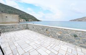 Каменный дом с парковкой прямо у моря в Лаконии, Пелопоннес, Греция за 650 000 €
