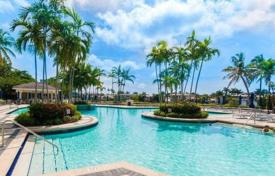 Четырёхкомнатная квартира с видом на океан в резиденции на первой линии от пляжа, Авентура, Флорида, США за $749 000