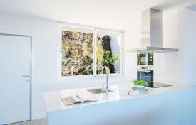 Таунхаус с 3 спальнями и солярием и панорамным видом в Эстепоне за 360 000 €