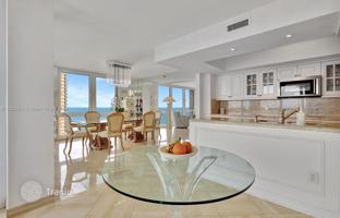 8-комнатная квартира в кондо 323 м² в Ривьера Бич за $1 795 000