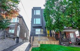 Дом в городе в Йорке, Торонто, Онтарио,  Канада за C$1 495 000
