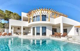 Дизайнерская вилла с панорамными видами на море и на остров Эс Ведра, на участке с бассейном, садами и парковкой, Сан-Хосе, Ибица, Испания за 12 500 € в неделю