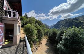 Шале в Юэ, Овернь — Рона — Альпы, Франция за 1 250 000 €