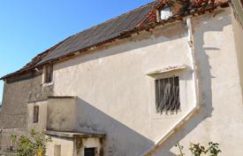 Трехэтажный дом с большим садом рядом с историческим центром Дубровника, Хорватия за 1 000 000 €