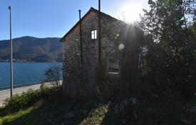 Каменный трехэтажный дом под реконструкцию рядом с морем, Липци, Черногория за 375 000 €