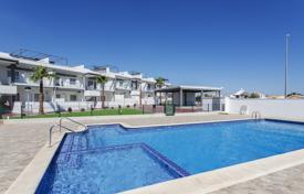 Коттедж-бунгало с террасой в жилом комплексе с бассейном и садом, Плайя Фламенка, Испания за 150 000 €