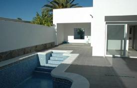 Вилла с садом, парковкой и бассейном, в 150 м от океана, в Пальм-Мар, на Тенерифе за 670 000 €