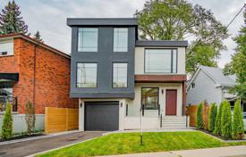 Дом в городе в Йорке, Торонто, Онтарио,  Канада за C$2 080 000