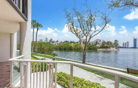 Уютные апартаменты с террасой в современной резиденции, на первой линии от пляжа, Авентура, Флорида, США за $712 000