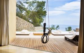 Дизайнерская вилла с видом на море в 500 метрах от пляжа Кала Оливера, Ибица, Испания за 15 700 € в неделю