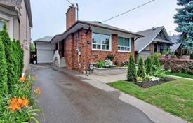 Дом в городе на Броадвью-авеню, Торонто, Онтарио,  Канада за C$1 488 000