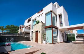 Двухэтажные виллы с бассейном в 250 метрах от моря, Ла Манга, Испания за 496 000 €