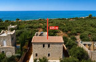 Новый двухэтажный дом всего в 225 м от моря в Месинии, Пелопоннес, Греция за 535 000 €