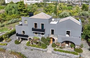 14-комнатный особняк 550 м² в Ачиреале. Цена по запросу