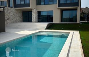 3-комнатный дом 250 м² в Ровине за 1 200 000 €