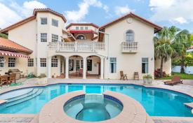 Архитектурная вилла с участком, бассейном и террасой, Майами, США за $1 525 000