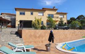 Красивая вилла с бассейном, садом и гаражом, Льорет‑де-Мар, Испания за 649 000 €