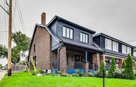 Дом в городе в Йорке, Торонто, Онтарио,  Канада за C$1 463 000